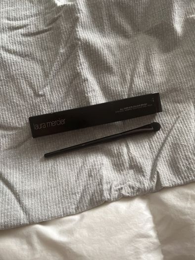Laura Mercier All over eye colour brush
