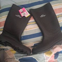 wellies