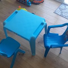 Kids table and chairs