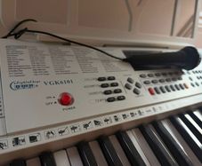 Vangoa 61-Key Electronic Keyboard