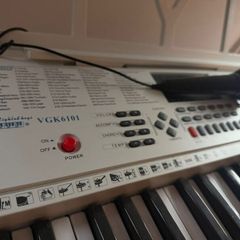Vangoa 61-Key Electronic Keyboard