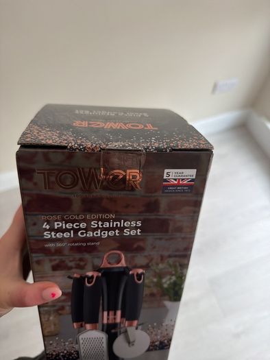 Brand new Tower 4 piece kitchen set