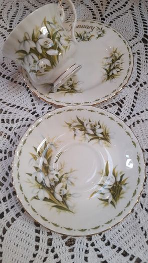 Royal Albert Flower of the month "Snowdrops "