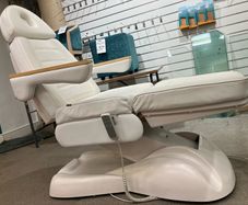 Beauty /chiropody Electric Plinth / Seat