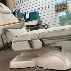 Beauty /chiropody Electric Plinth / Seat