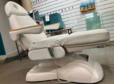 Beauty /chiropody Electric Plinth / Seat