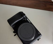 sony a6300 with smallrig case