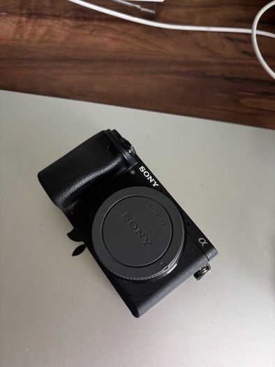 sony a6300 with smallrig case