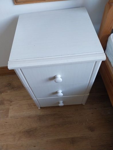 Bedside lockers