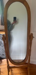 Free standing mirror