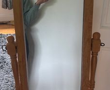 Free standing mirror