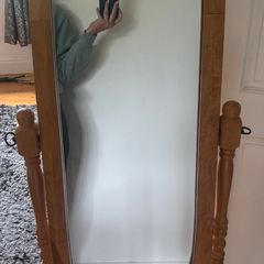 Free standing mirror