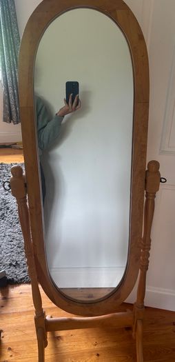 Free standing mirror