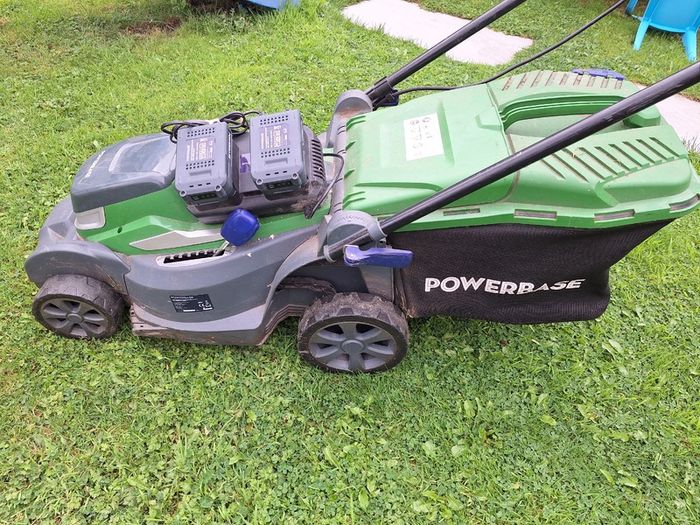 Cordless lawnmower