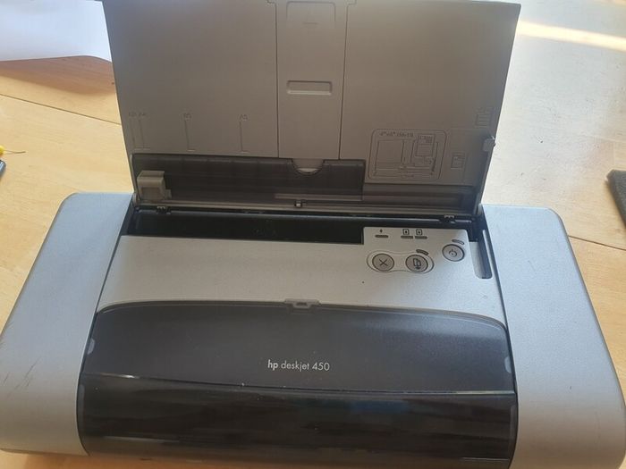 portable HP Deskjet 450 mobile inkjet printer