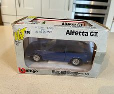 Alfa Romeo Alfetta GT 1/24 Burago HAT series