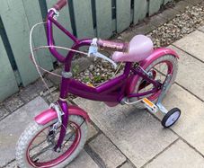 Kids Bike - Free - ideal for 3 or 4 year old girl