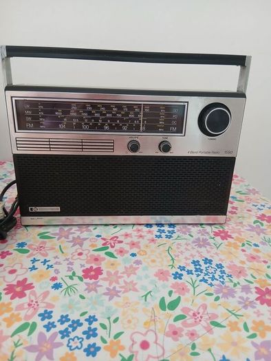 PYE 4 band radio