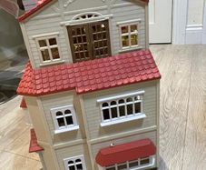 I'm saling a Sylvanian families toy house