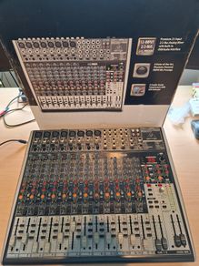 Behringer Xenyx X2222USB Mixer/Audio Interface