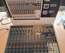 Behringer Xenyx X2222USB Mixer/Audio Interface