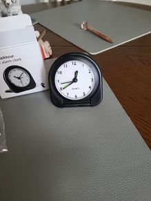 Travel alarm clock