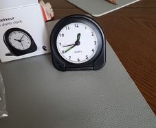 Travel alarm clock