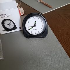 Travel alarm clock