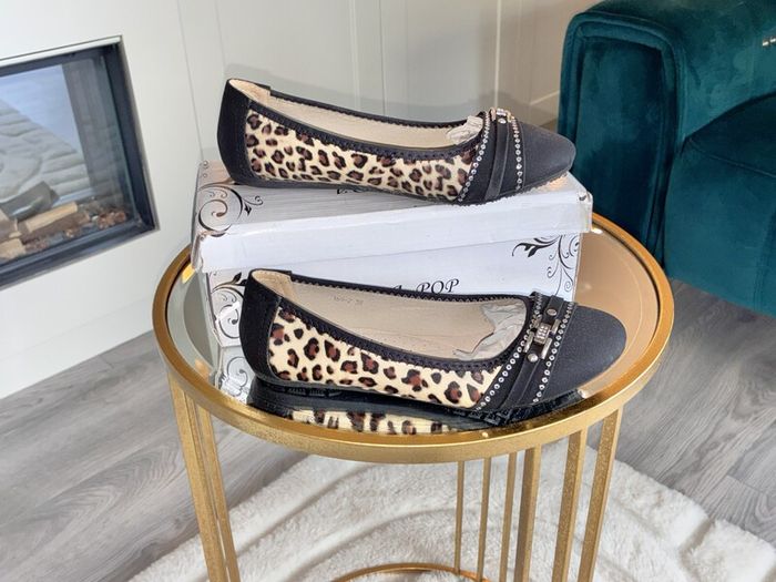 Brand-new Libra Pop Leopard-print Ballerina Pumps with a Black Cap Toe UK 5 / EU 38