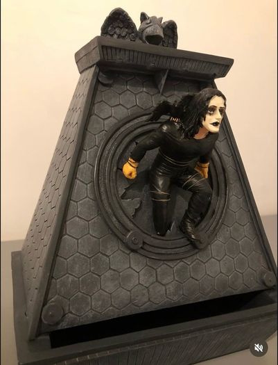 The Crow Neca fountain 2002
