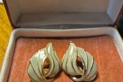 Rare Item Vintage C'est Biem Earrings