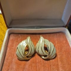 Rare Item Vintage C'est Biem Earrings