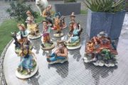 10 Capodimonte figures, great condition, D18