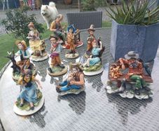 10 Capodimonte figures, great condition, D18