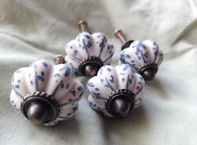 Drawer knobs x 4