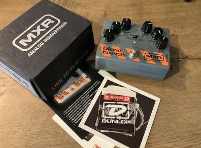 MXR M181 Bass Blowtorch pedal box