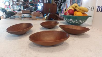 Lovely Set of Four Vintage Mid Century Modern Hand-Carved Wood Nibbles Bowls in Excellent Condition.