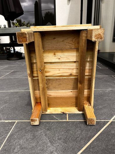 Cat box - outdoor kennel (may suit v small dog)