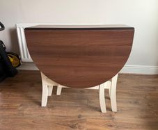 Cream and walnut-effect gateleg drop leaf table