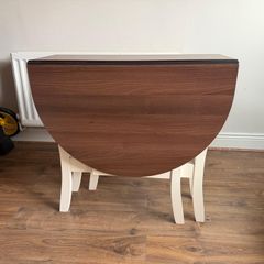 Cream and walnut-effect gateleg drop leaf table