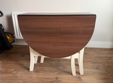 Cream and walnut-effect gateleg drop leaf table