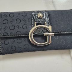 Guess woman's wallet
