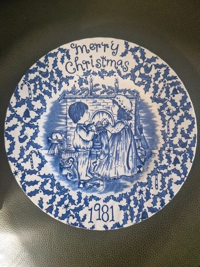 Vintage 1981 "Merry Christmas" Plate