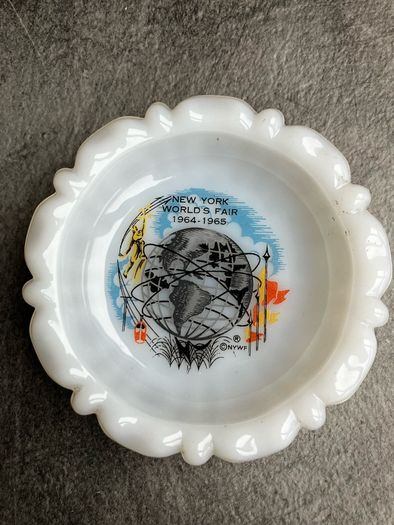 2 x collectible ashtrays