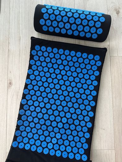 Spike mat, massage for back and neck pain