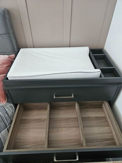 Changing Table/ Drawer Chest