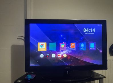 43 inchsamsung  tv   Not smart TV, with android box Runs well. No issues.  Collections only.