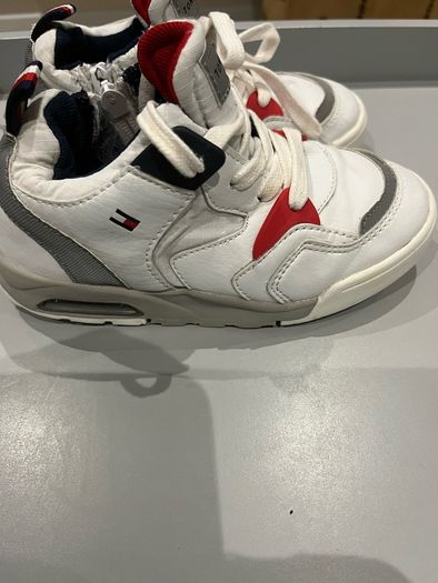 Tommy Hilfiger