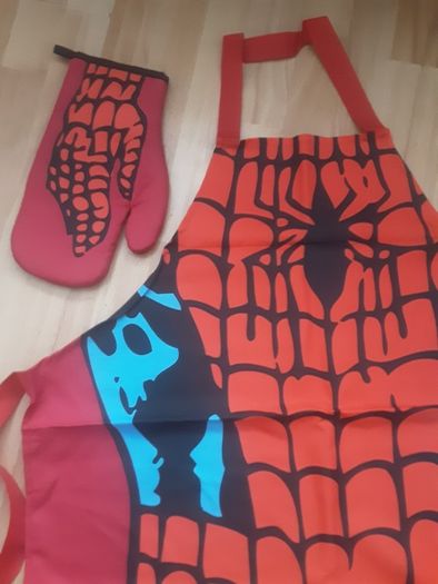 Marvel Comic Apron & Oven Glove  ..Final Price Drop