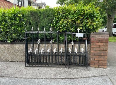 Gate